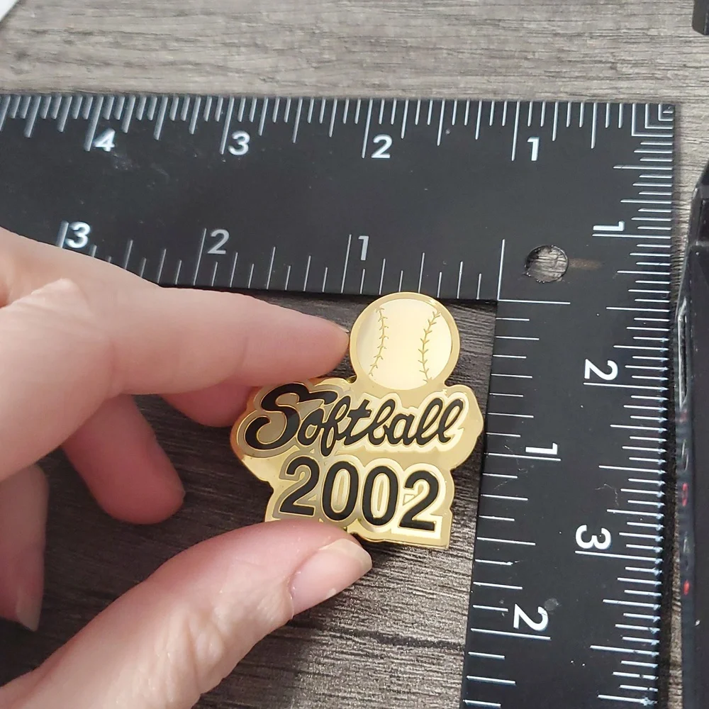 Softball 2002 Enamel Pin B451 Collectible Vintage - Picture 4 of 4